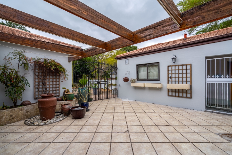 4 Bedroom Property for Sale in Dennendal Western Cape